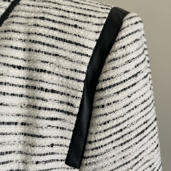 Karl Lagerfeld Woman’s Long Blazer Jacket Size 12 - Picture 2 of 5